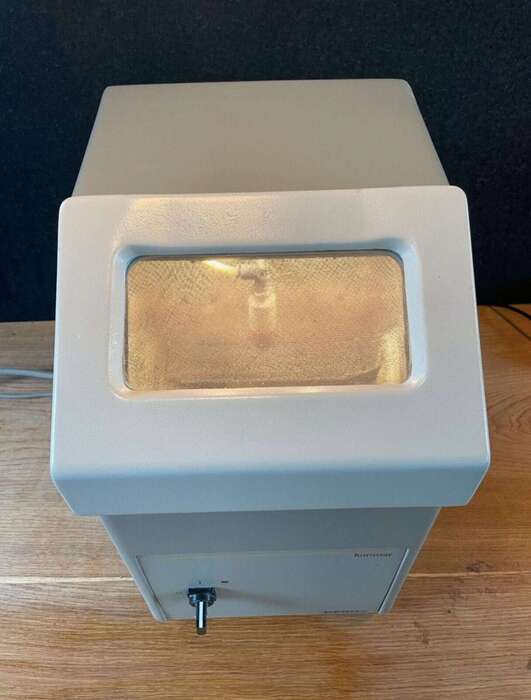 Піскоструй для розпакування Bego Korostar , досить добротний стан , працює справно , виробник-Німеччина. Zooble.com.ua