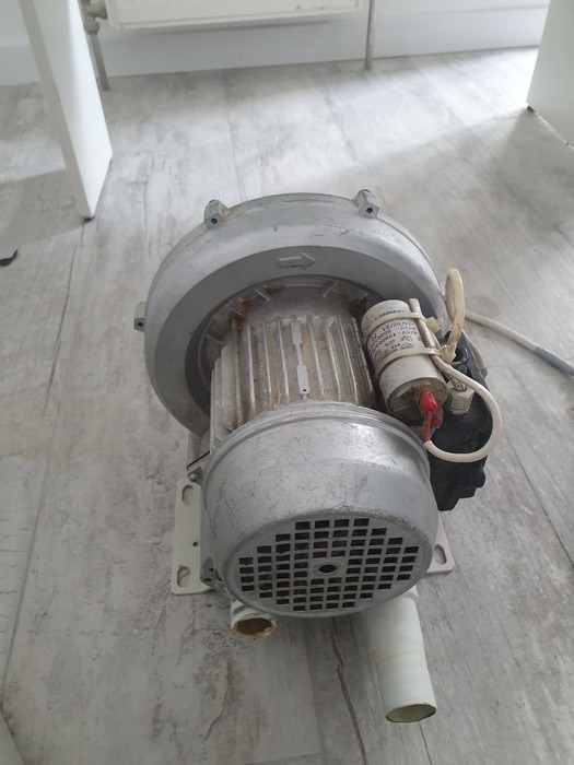 Помпа аспирационная стоматологическая Cattani UNI-JET с сепаратором Zooble.com.ua