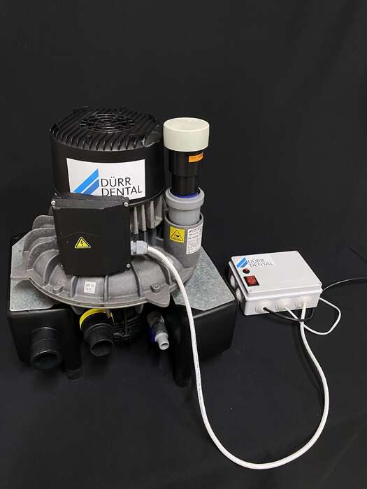 Помпа Durr Dental VS600 Тип аспірації - мокрий Розрахована на 2-3 установки Відмінний стан Ціна 900€ Гаранті 3 міс Zooble.com.ua