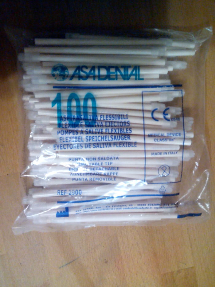 Породам запечатанную упаковку итальянских слюноотсосов, 100 штук Zooble.com.ua