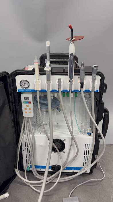 Портативна стоматологічна установка Модель: GU-P208 Бренд: Greecloy Клас обладнання: Class I Виробник Китай Zooble.com.ua