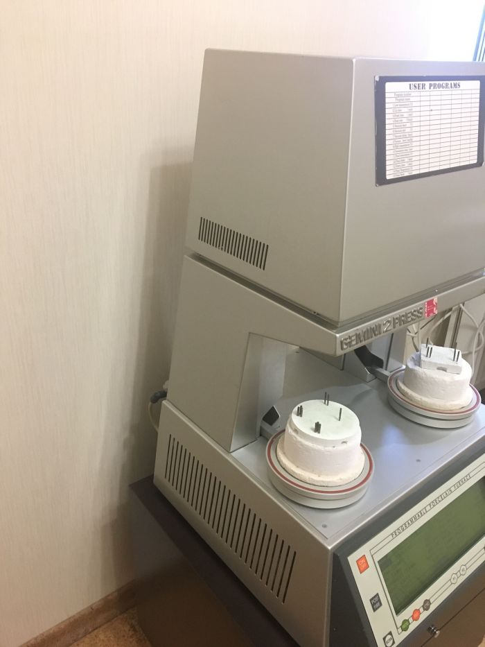 Продается б/у керамическая печь GEMINI PRESS 2 (в отличном состоянии) + керамическая масса Duceram kiss Zooble.com.ua