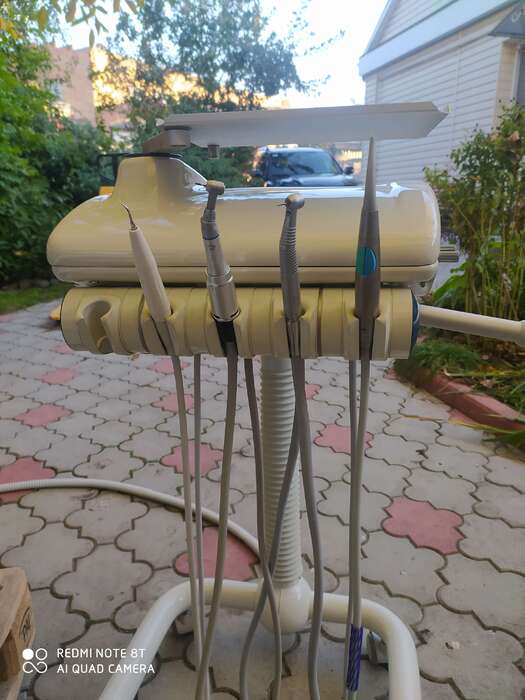 Продається cтоматологічна установка Cactellini. В гарному стані. Перетягнута. Більше по телефону. Є ще багато іншого. Zooble.com.ua