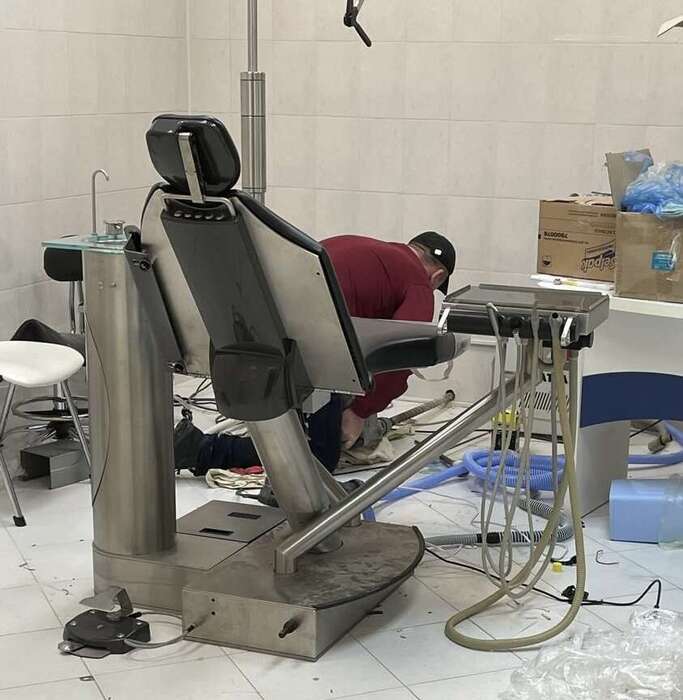 Продається хірургічна стоматологічна установка DKL (Німеччина) Виробник: DKL Dental Призначення: хірургія/стомат Zooble.com.ua