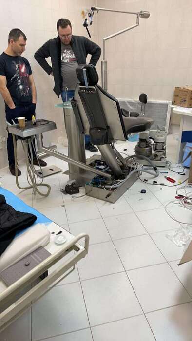 Продається хірургічна стоматологічна установка DKL (Німеччина) Виробник: DKL Dental Призначення: хірургія/стомат Zooble.com.ua