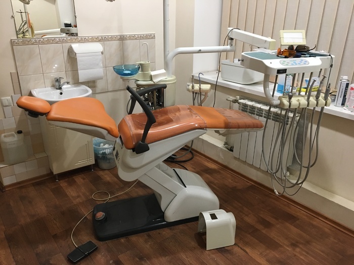 Продается Стоматологическая установка Foshion FJ22A производства 2007года. Нижняя подача. Состояние рабочее. Могу видео. Zooble.com.ua
