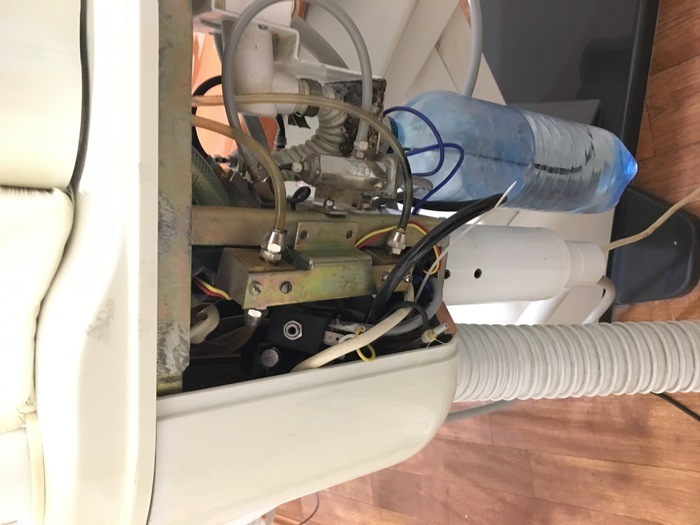 Продается Стоматологическая установка Foshion FJ22A производства 2007года. Нижняя подача. Состояние рабочее. Могу видео. Zooble.com.ua