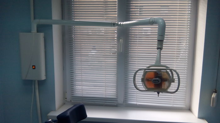 Продается стоматологический светильник Victor и плевательница. Возможна продажа по отдельности Zooble.com.ua