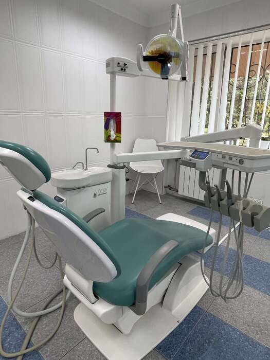 Продається стоматологічна установка Clesta, японського виробника Takara Belmont. Zooble.com.ua