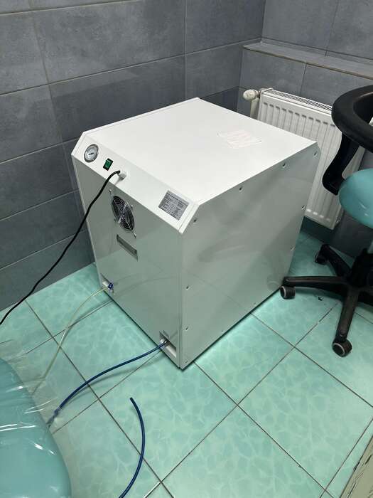 Продається установка Siger , аспіраційна система Eком Aspina, компресор , стул асистента. Ціни уточнюйте! Zooble.com.ua