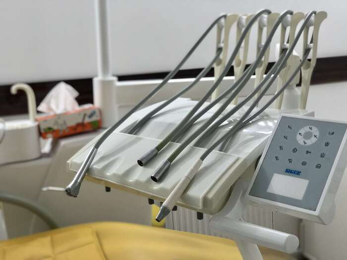 Продам 2 стоматологические установки Ziger u200(верхняя и нижняя)Полностью рабочие и обслужены.Цена за пару.Киев Печерск Zooble.com.ua