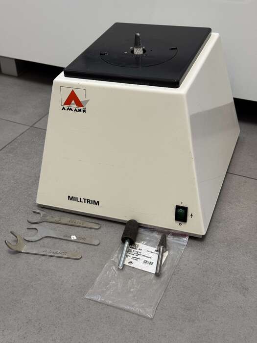 Продам арковий трімер Milltrim, Amann Girrbach, досить добротний стан ,виробник Німеччина ,+ дві фрези в комплекті. Zooble.com.ua