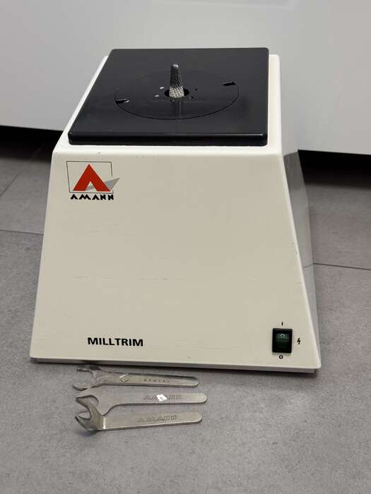 Продам арковий трімер Milltrim, Amann Girrbach, досить добротний стан ,виробник Німеччина ,+ дві фрези в комплекті. Zooble.com.ua