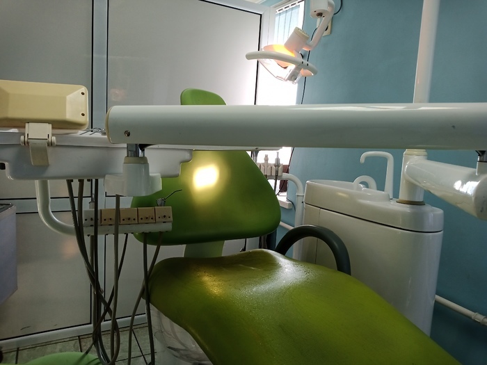 Продам б/в стоматологічну установку 2012року вир Китай в гарному стані Zooble.com.ua