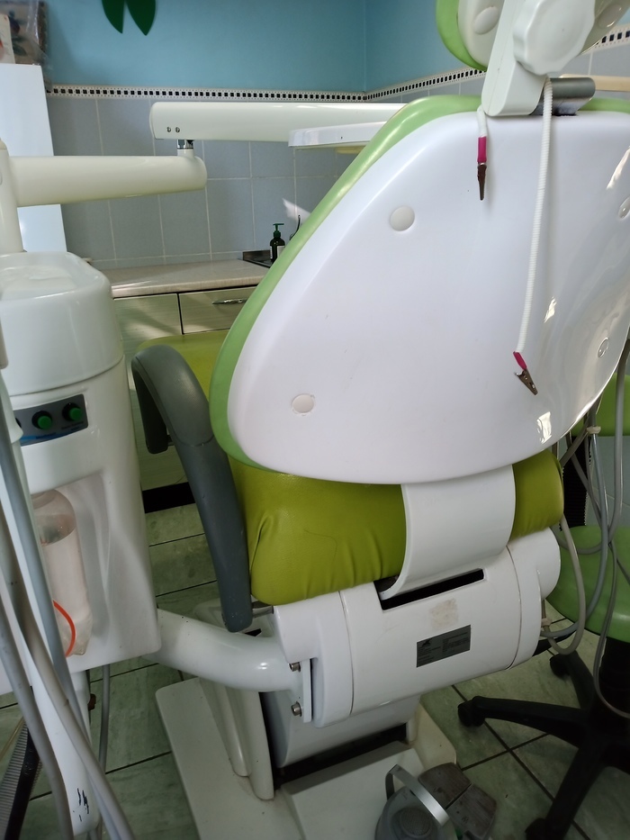 Продам б/в стоматологічну установку 2012року вир Китай в гарному стані Zooble.com.ua