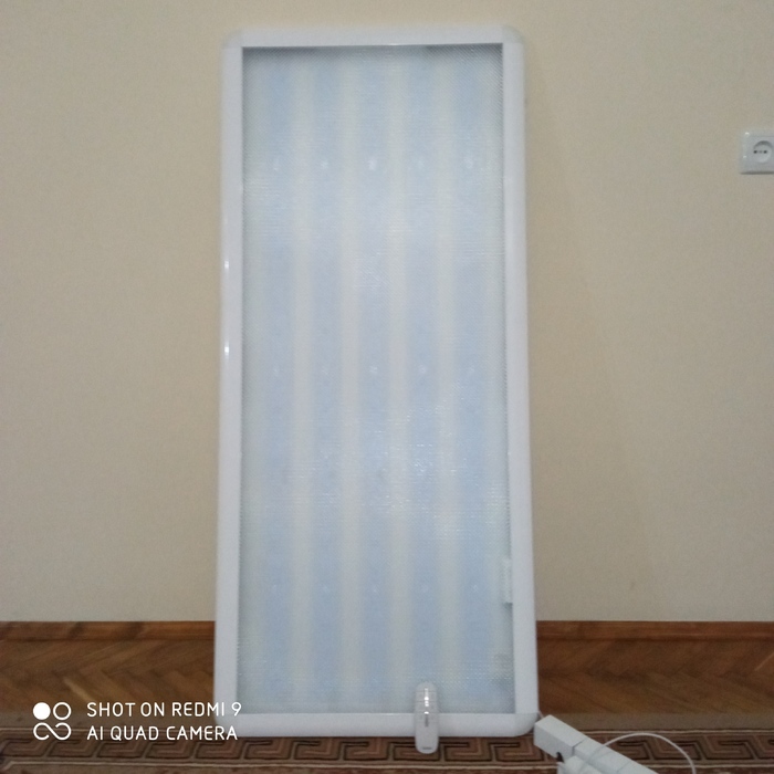 Продам безтіньову лампу з дистанційним керуванням п`ять діодових ламп освітлення відмінне, стан новоїої Zooble.com.ua