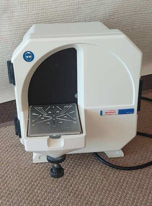 Продам добротний трімер Renfert MT Plus ,2017р.в. ,працює досить добре та тихо ,з Німеччини. Zooble.com.ua