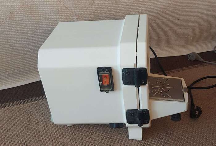 Продам добротний трімер Renfert MT Plus ,2017р.в. ,працює досить добре та тихо ,з Німеччини. Zooble.com.ua