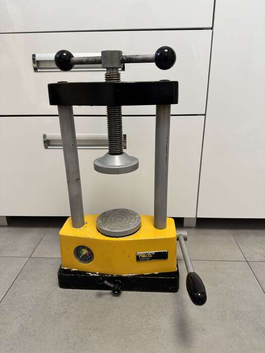 Продам гідравлічний прес Reco,досить добротний стан ,виробник -Німеччина. Zooble.com.ua