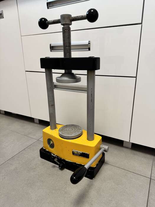 Продам гідравлічний прес Reco,досить добротний стан ,виробник -Німеччина. Zooble.com.ua