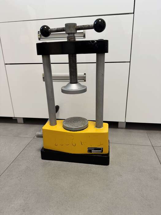 Продам гідравлічний прес Reco,досить добротний стан ,виробник -Німеччина. Zooble.com.ua