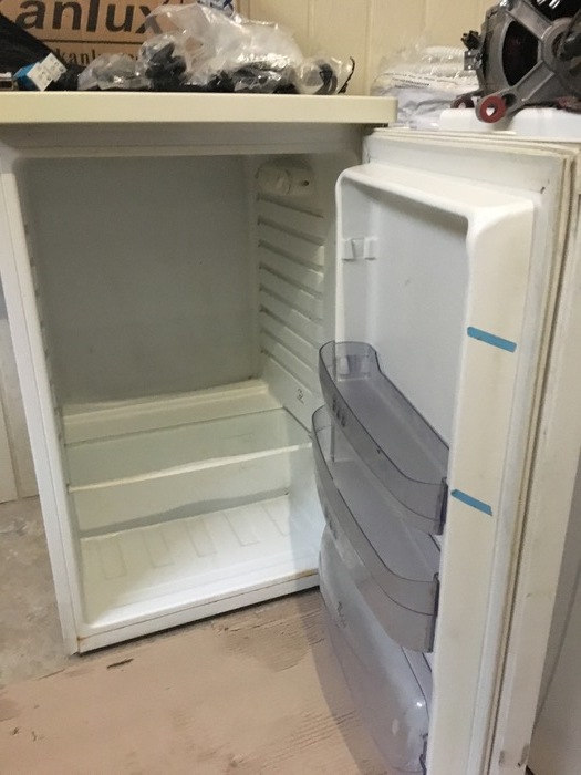 Продам холодильник для стоматологического кабинета Whirlpool б/у, в рабочем состоянии Zooble.com.ua