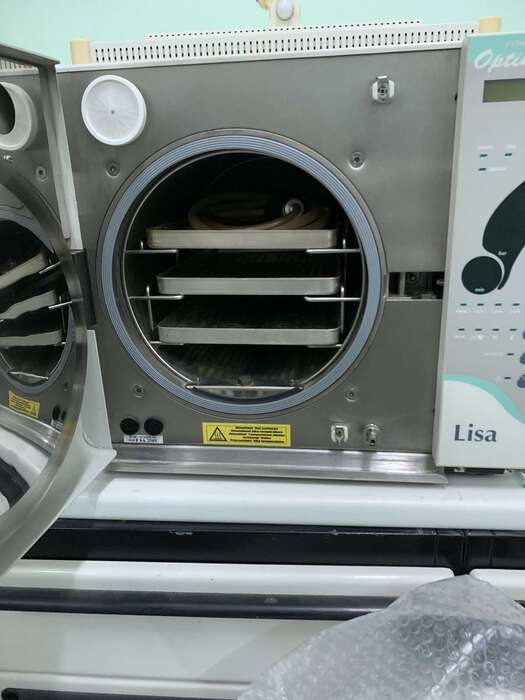 Продам Італійсикий фірми Lisa автоклав в гарному робочому стані привезений з Європи.Всі подробиці по тел. Zooble.com.ua