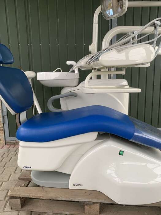 Продам Італійську стоматологічну установку VITALISD в гарному робочому стані привезену за кордону.Всі подробиці по тел Zooble.com.ua