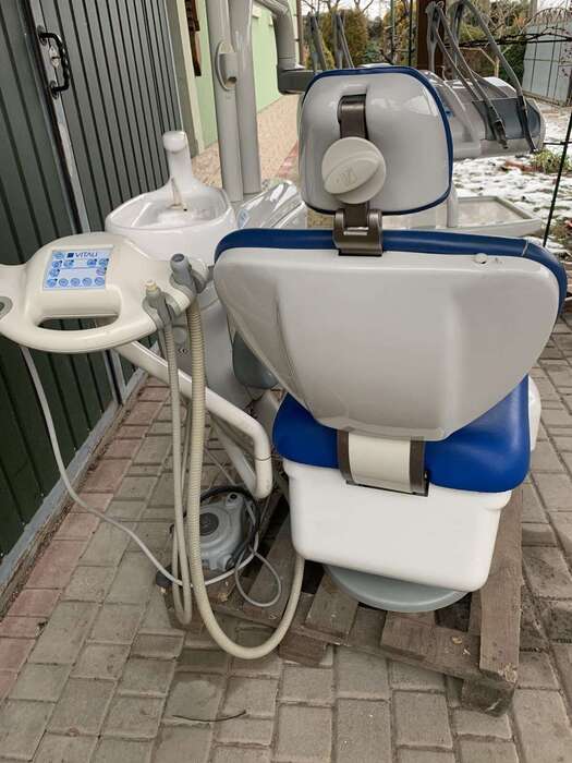 Продам Італійську стоматологічну установку VITALISD в гарному робочому стані привезену за кордону.Всі подробиці по тел Zooble.com.ua