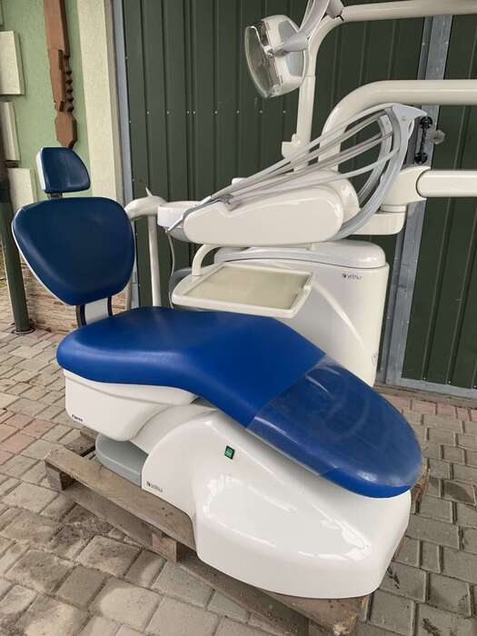 Продам Італійську стоматологічну установку VITALISD в гарному робочому стані привезену за кордону.Всі подробиці по тел Zooble.com.ua