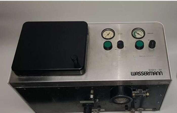 Продам комбінований вакуумний змішувач Wassermann (змішувач+барокамера).  Хороший стан +дві  старенькі колби в комплекті Zooble.com.ua