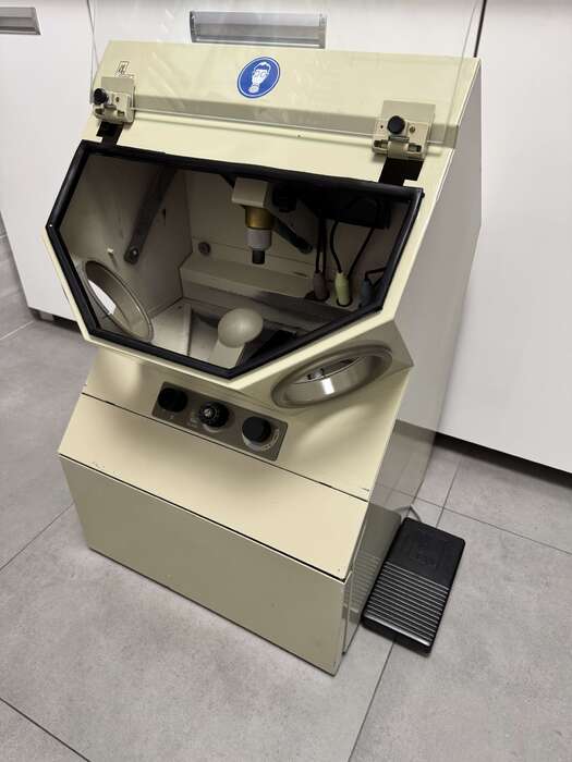 Продам комбіновану піскарку KaVo,досить добротний стан ,виробник- Німеччина. Zooble.com.ua