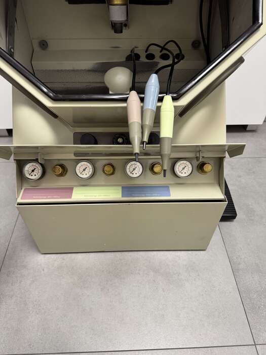 Продам комбіновану піскарку KaVo,досить добротний стан ,виробник- Німеччина. Zooble.com.ua