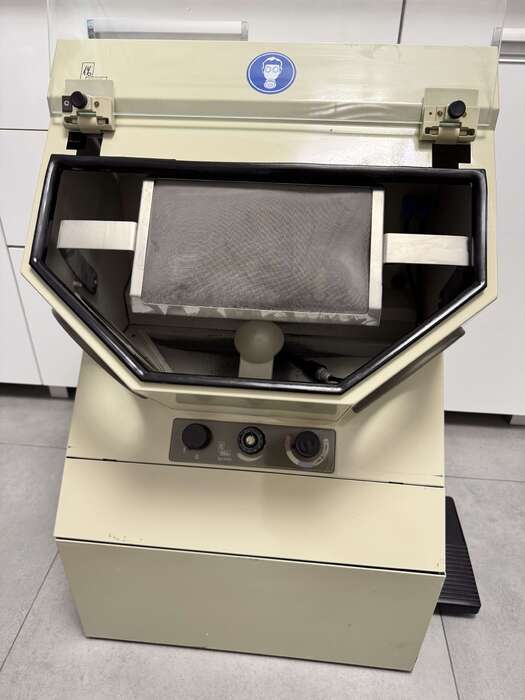 Продам комбіновану піскарку KaVo,досить добротний стан ,виробник- Німеччина. Zooble.com.ua