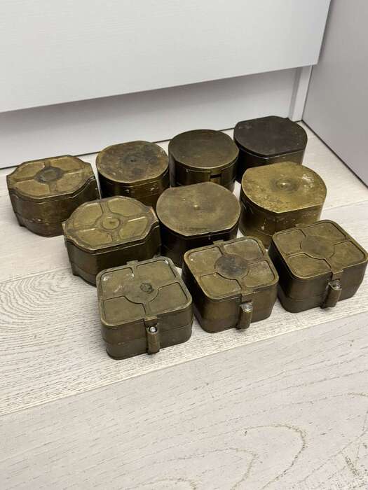 Продам кювети 10 шт,, бажано комплектом , доситьдобротний стан , усі в наявності. Zooble.com.ua