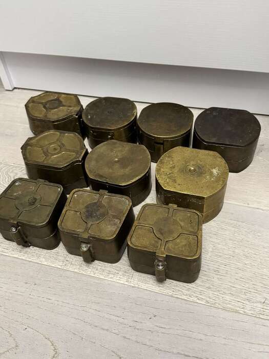 Продам кювети 10 шт,, бажано комплектом , доситьдобротний стан , усі в наявності. Zooble.com.ua