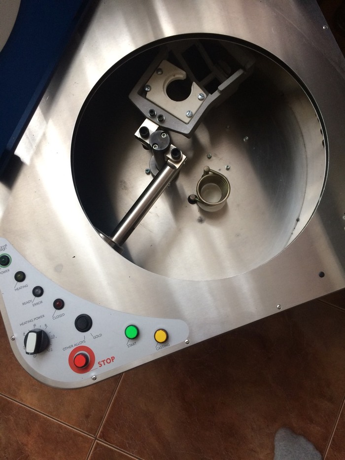 Продам літейну машину PI DENTAL silvercast була у використанні пів року дзвоніть на вайбер 0672723259 Zooble.com.ua