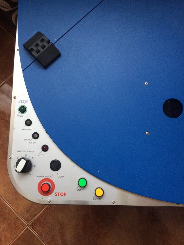 Продам літейну машину PI DENTAL silvercast була у використанні пів року дзвоніть на вайбер 0672723259 Zooble.com.ua