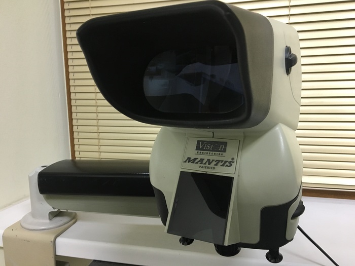 Продам мікроскоп MANTIS, в комплекті 3 лінзи, може використовуватись на 2 зуботехнічні столи Zooble.com.ua