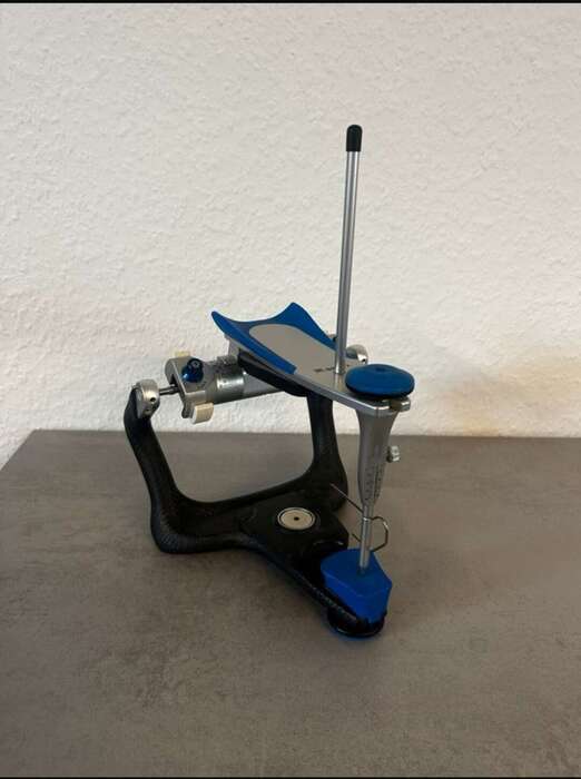 Продам. Напіврегульований артикулятор типу Arcon, з можливістю встановлення нахилу суглобового шляху від -20° до +60° Zooble.com.ua