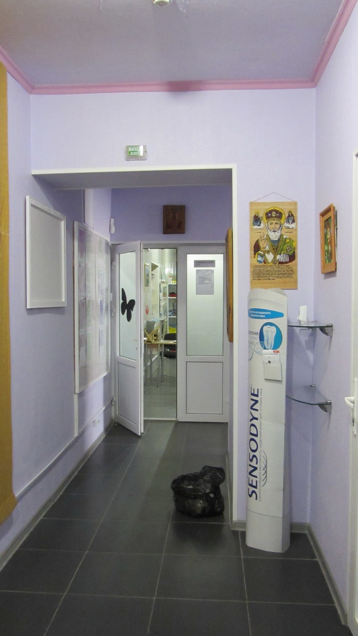 Продам нежилое отдельно стоящее помещение, здание 400 кв. м, 2-й этаж, действующий бизнес стоматология 1-й этаж свободно Zooble.com.ua