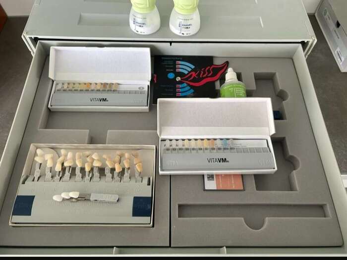 Продам неповний вживаний набір мас + розколірки Vita VM9 zirkon. П.з. з Німеччини. Zooble.com.ua