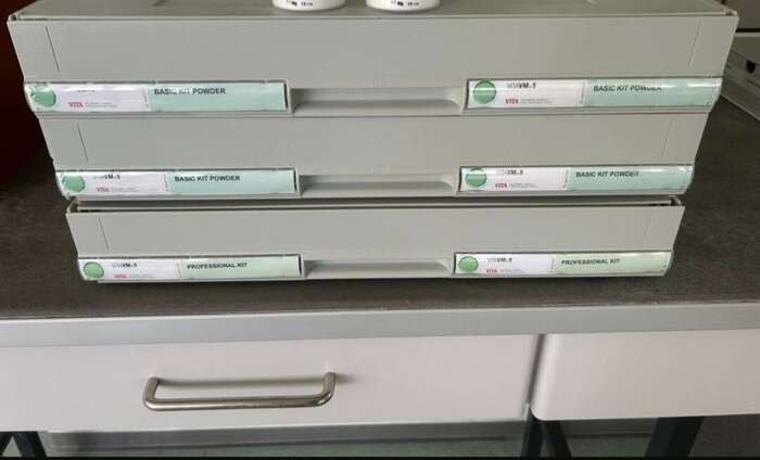 Продам неповний вживаний набір мас + розколірки Vita VM9 zirkon. П.з. з Німеччини. Zooble.com.ua