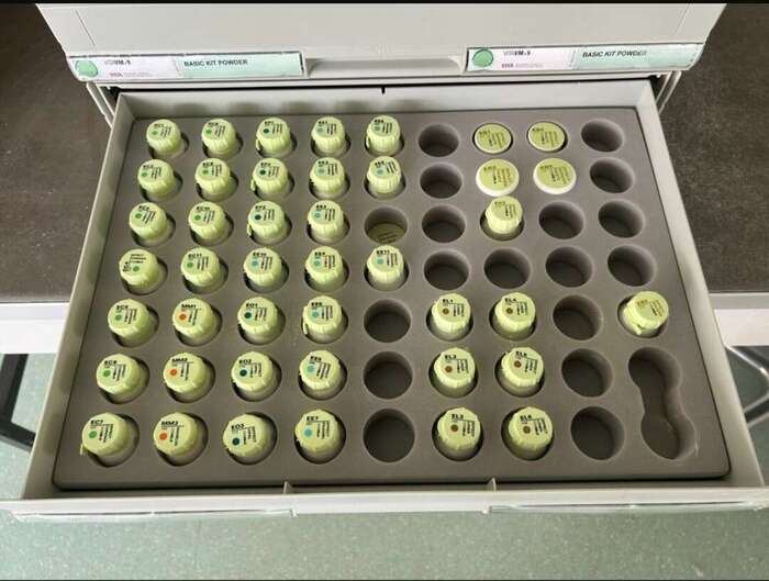 Продам неповний вживаний набір мас + розколірки Vita VM9 zirkon. П.з. з Німеччини. Zooble.com.ua