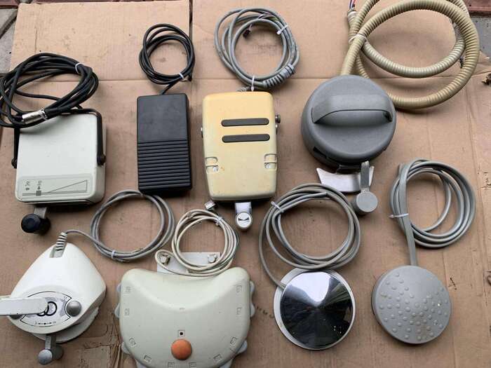 Продам педалі керування для стоматологічних установок.Всі подробиці по тел. Zooble.com.ua