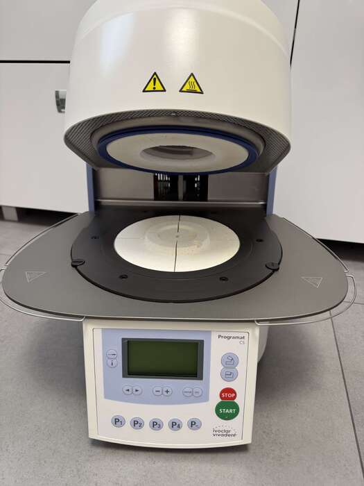 Продам піч Programat ,ідеальний стан ,напечено 47 годин ,робота помпи 15 ,годин ,вакуумна помпа в комплекті. Zooble.com.ua