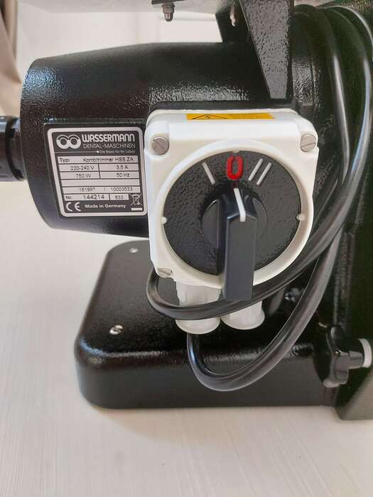 Продам практично новий трімер Wassermann HSS ZA, на дві швидкості та з виходом на полірувальну насадку, працює ідеально. Zooble.com.ua