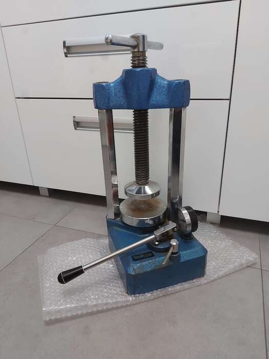 Продам прес , виробник -Німеччина , хороший стан , ціна 315€. Zooble.com.ua