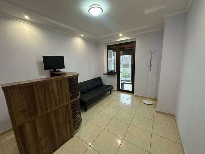 Продам приміщення діючого стоматологічного кабінету 87.7 м2 (м. Хмельницький) з окремим входом, + обладнання.Телефонуйте Zooble.com.ua