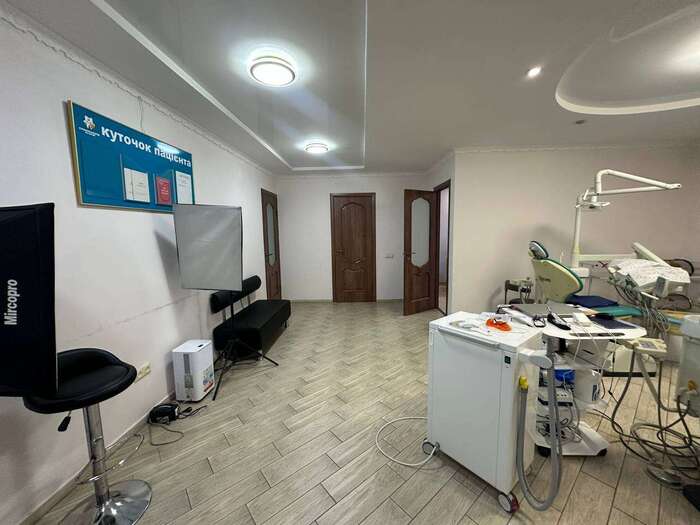 Продам приміщення діючого стоматологічного кабінету 87.7 м2 (м. Хмельницький) з окремим входом, + обладнання.Телефонуйте Zooble.com.ua